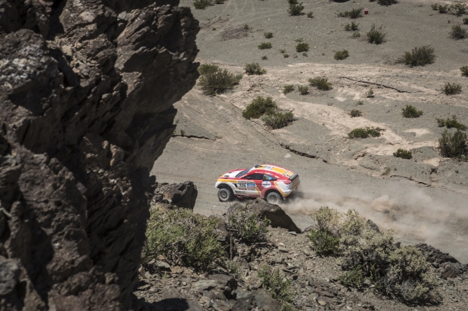 Riwald Dakar Team improviseert in zware monsterrit: "3-wheel drive"